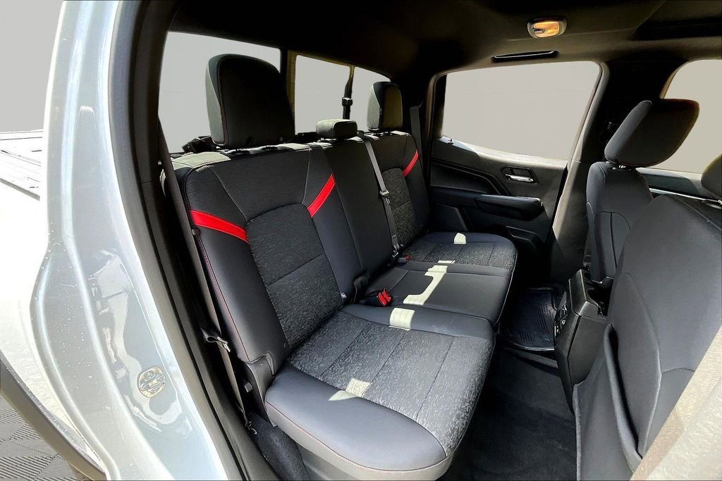 Used 2024 Chevrolet Colorado Z71 w/ Z71 Convenience Package 2 image 17