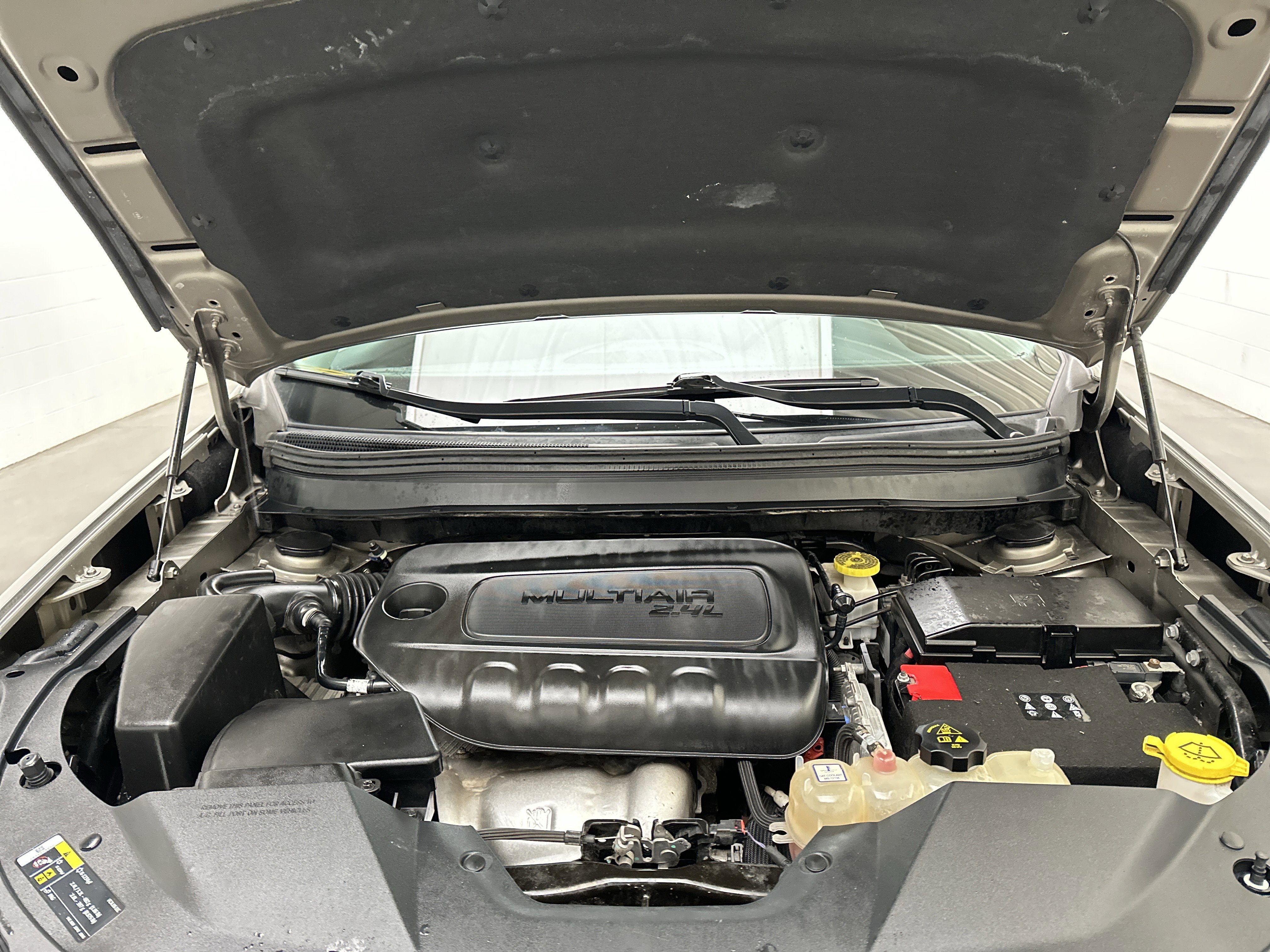 Used 2019 Jeep Cherokee Latitude Plus w/ Comfort/Convenience Group image 40