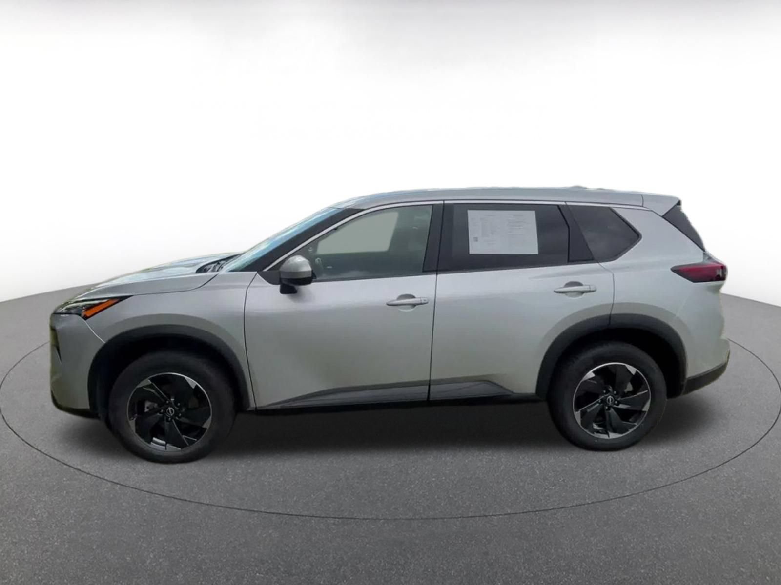 Used 2025 Nissan Rogue SV AWD/4WD image 8