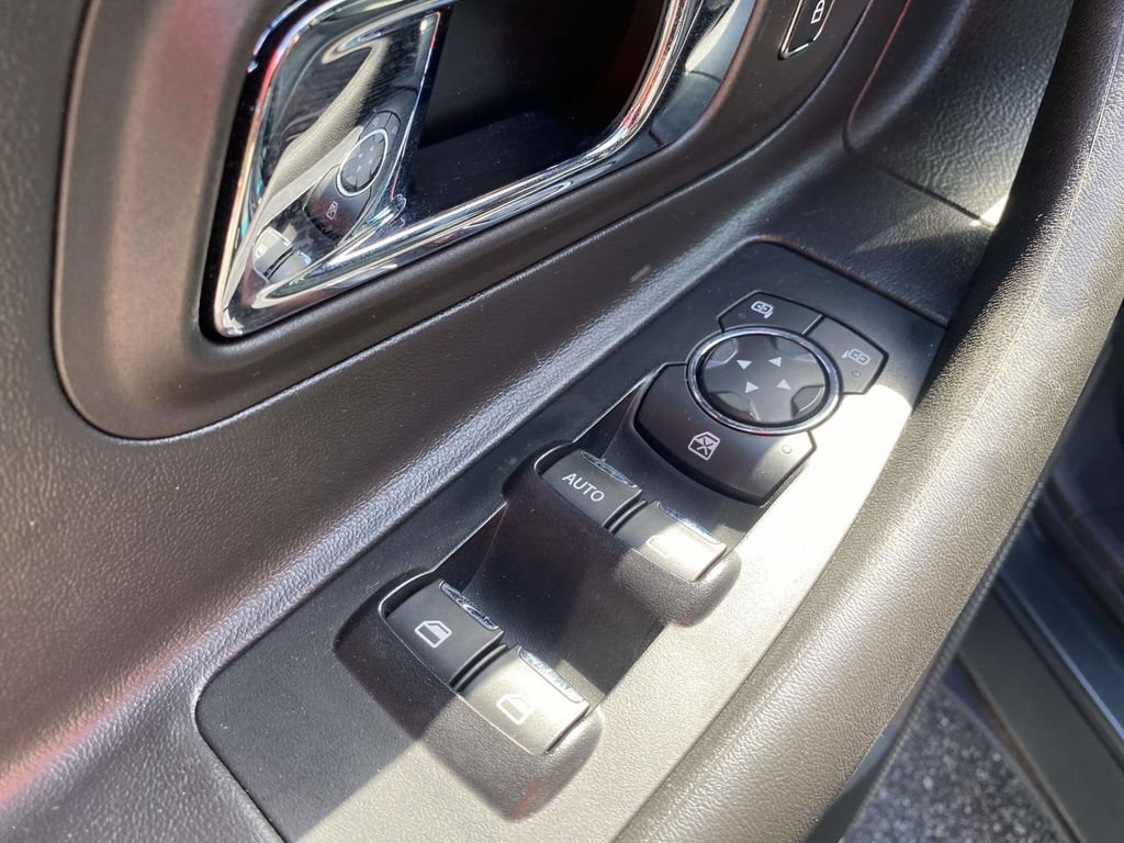 Used 2019 Ford Taurus SEL w/ Equipment Group 201A FWD image 17