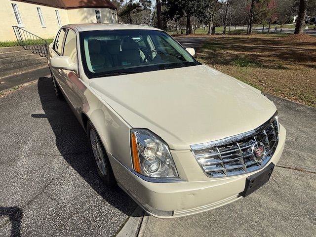 Used 2011 Cadillac DTS FWD image 22