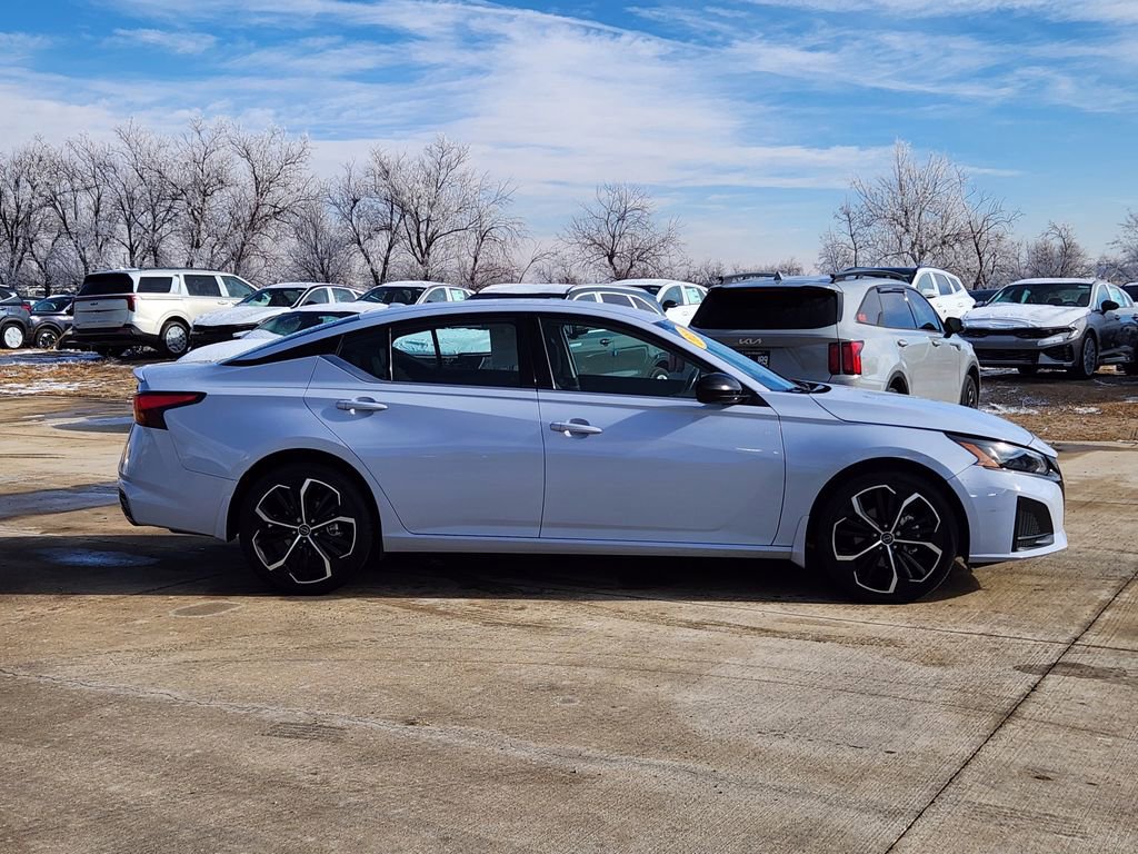 Used 2023 Nissan Altima 2.5 SR image 2