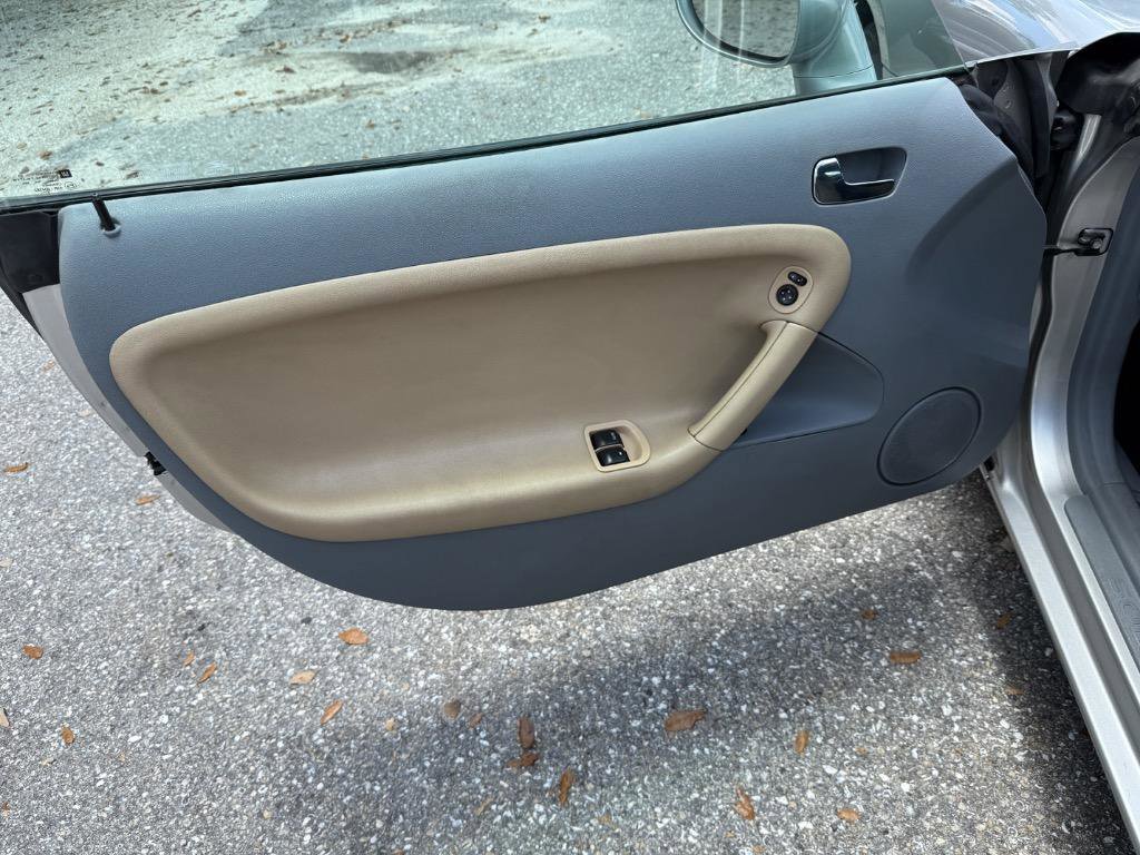 Used 2006 Pontiac Solstice Convertible w/ Premium Package image 10