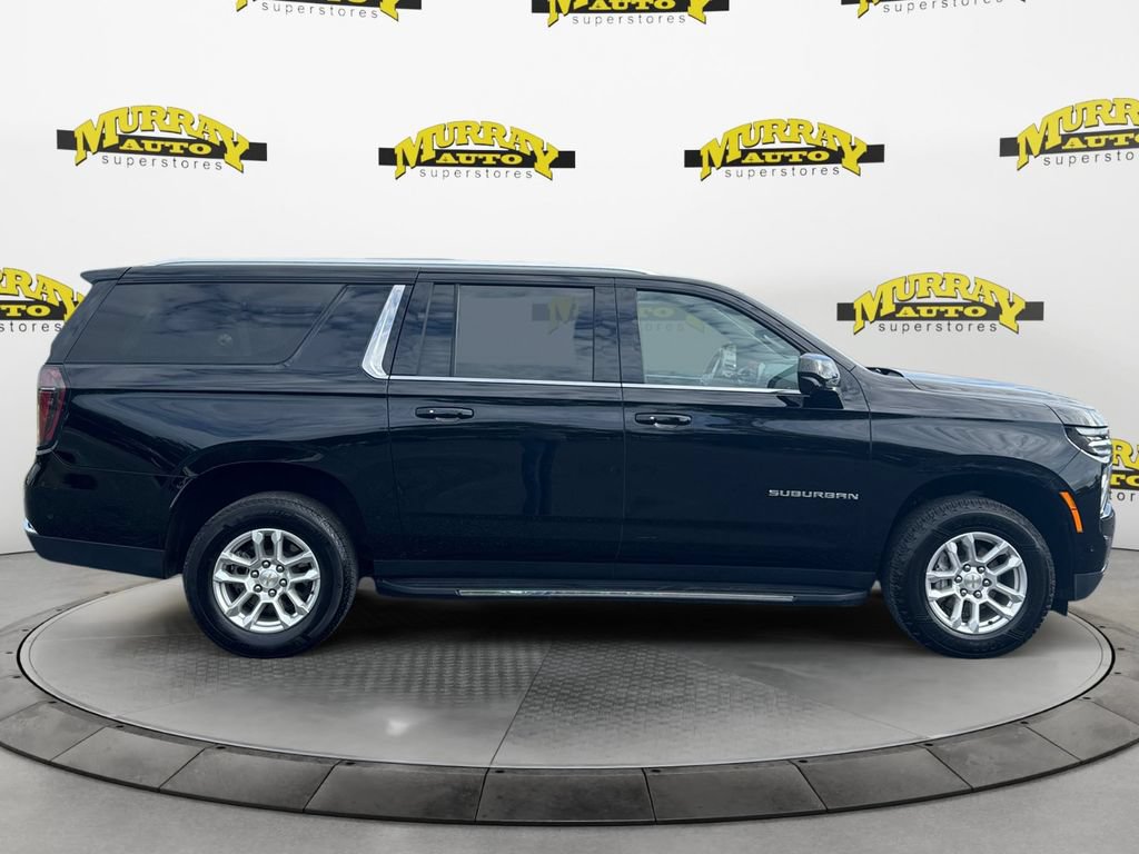 Used 2025 Chevrolet Suburban LT RWD image 8