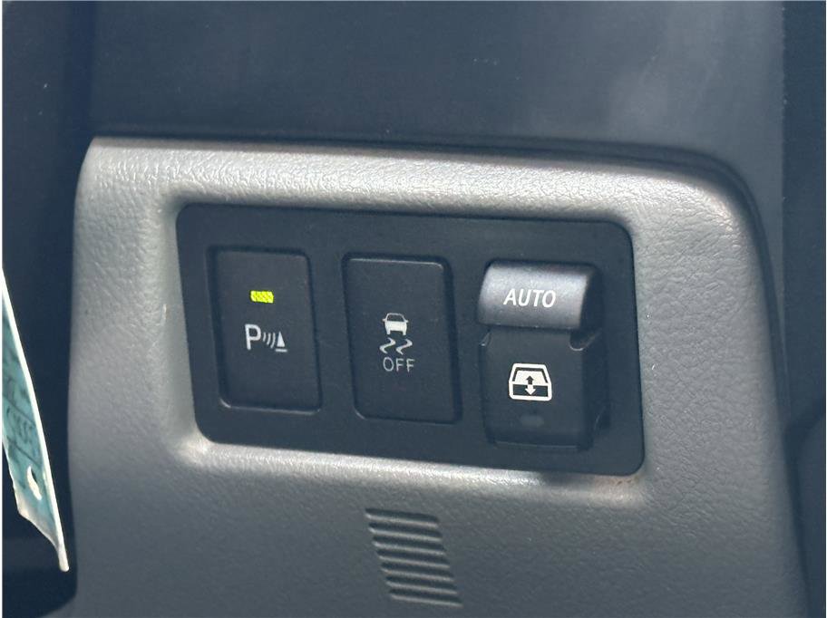 Used 2018 Toyota Sequoia SR5 w/ Carpet Cargo Mat Package image 28