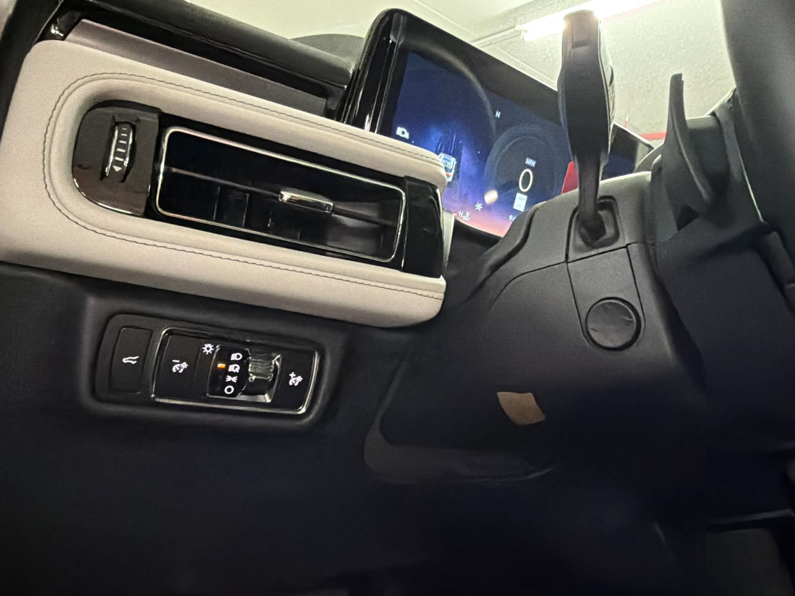 New 2026 Lincoln Aviator AWD image 35