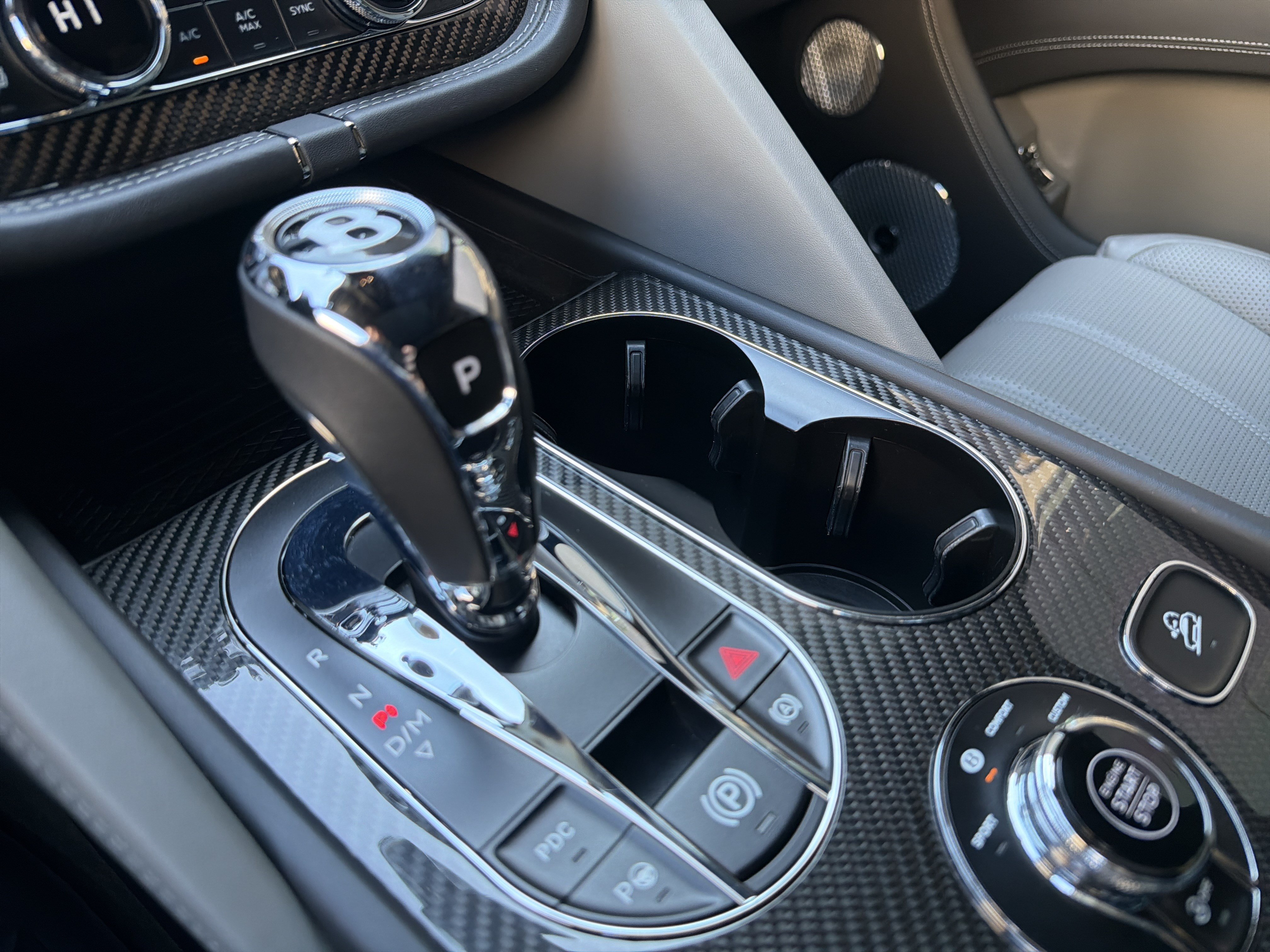 Used 2023 Bentley Bentayga Extended Wheelbase AWD/4WD image 18