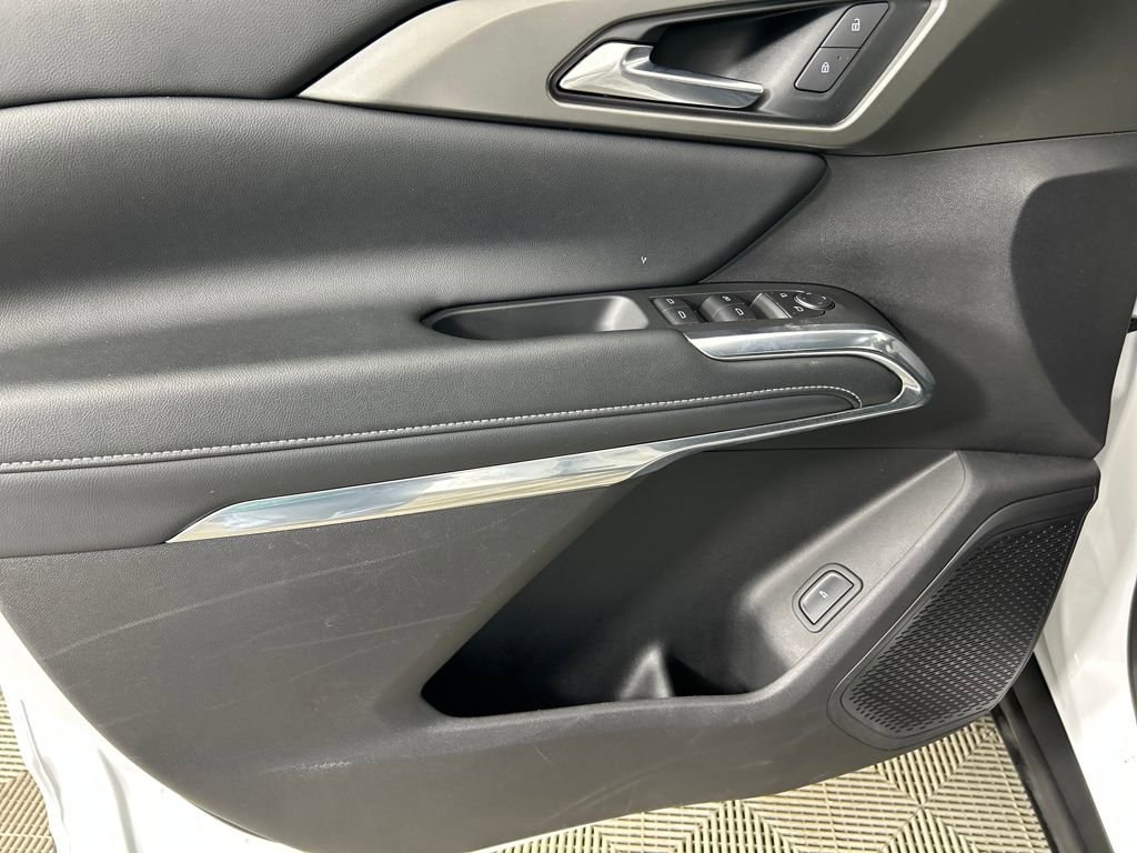 Used 2025 Chevrolet Traverse LT image 13