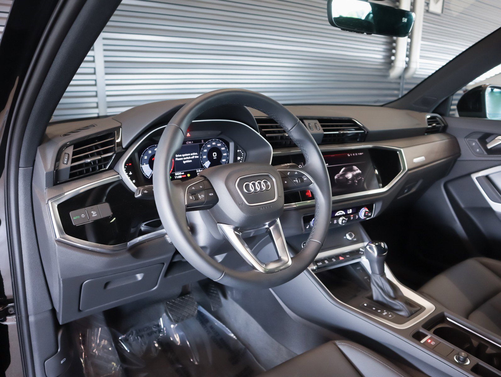 Used 2024 Audi Q3 2.0T Premium w/ Convenience Package AWD/4WD image 17