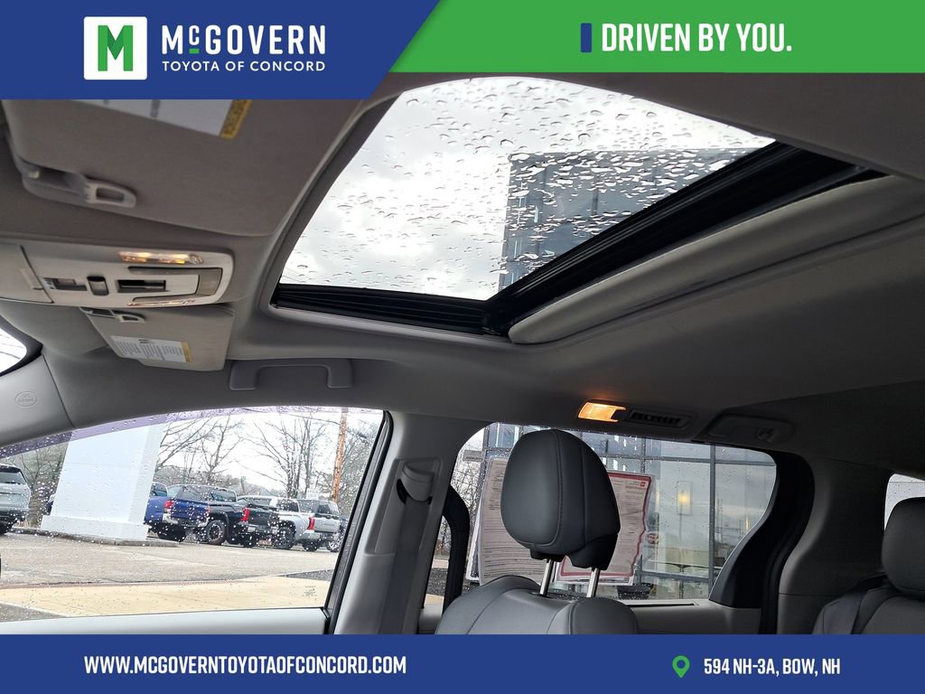 Used 2022 Toyota Sienna XLE w/ XLE Plus Package image 11