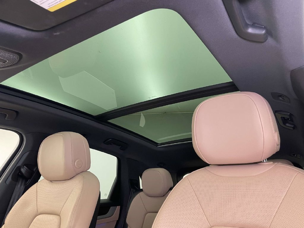 Certified 2024 Porsche Cayenne AWD/4WD image 18