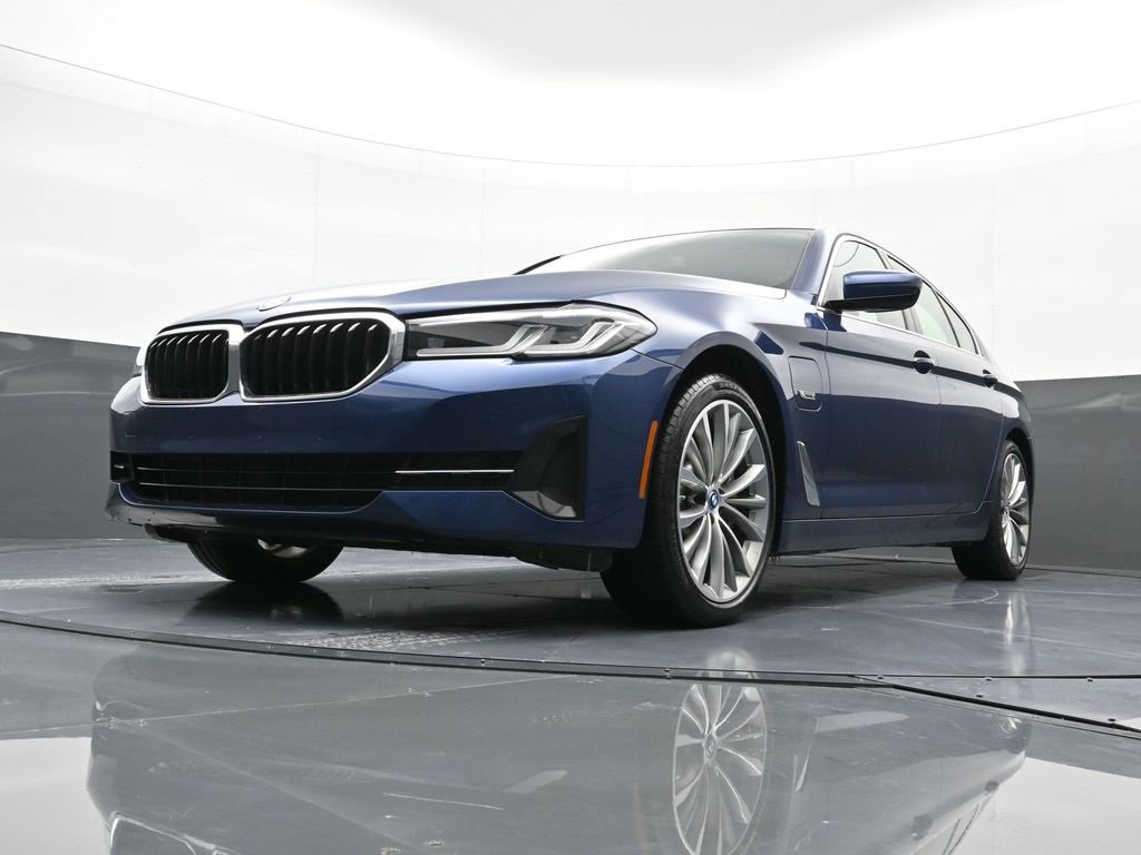Used 2023 BMW 530e xDrive w/ Premium Package image 24