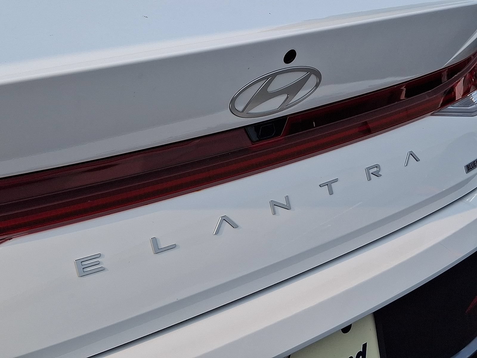 New 2025 Hyundai Elantra Hybrid FWD image 8