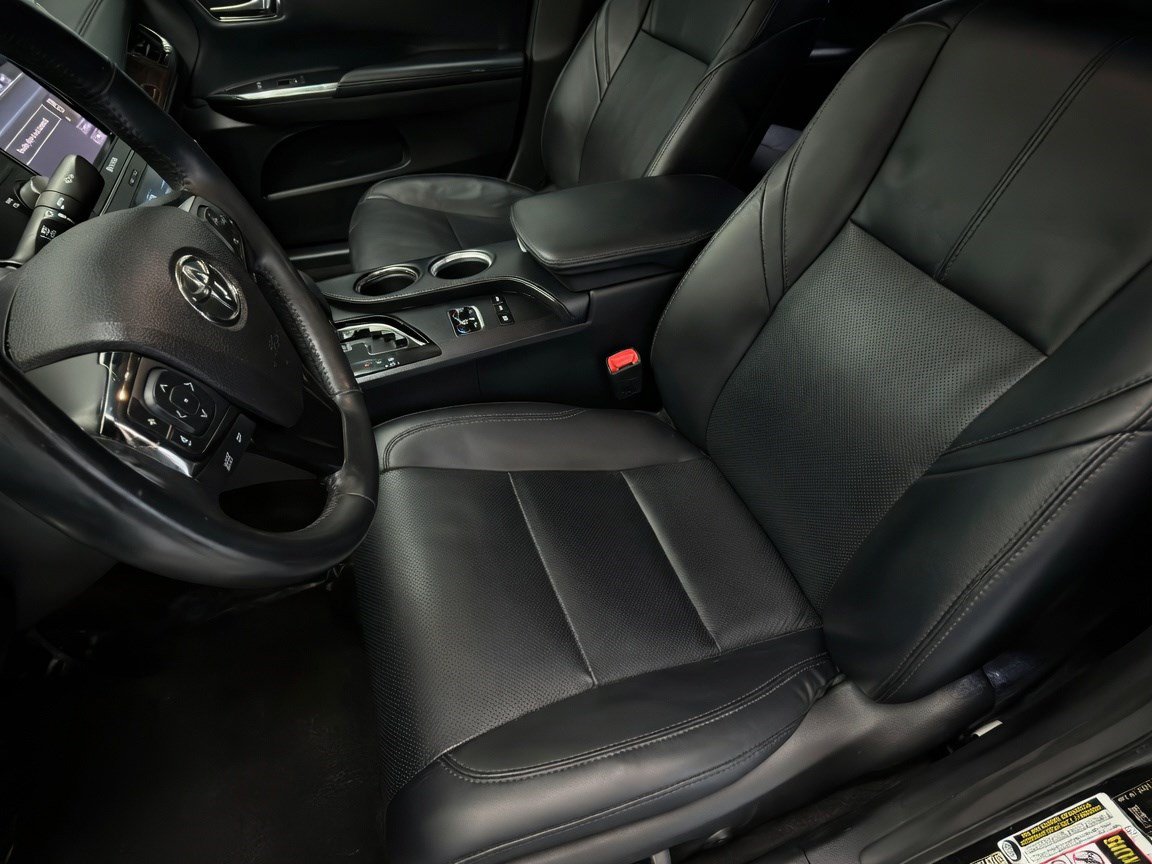 Used 2014 Toyota Avalon Limited w/ Technology Package FWD image 11