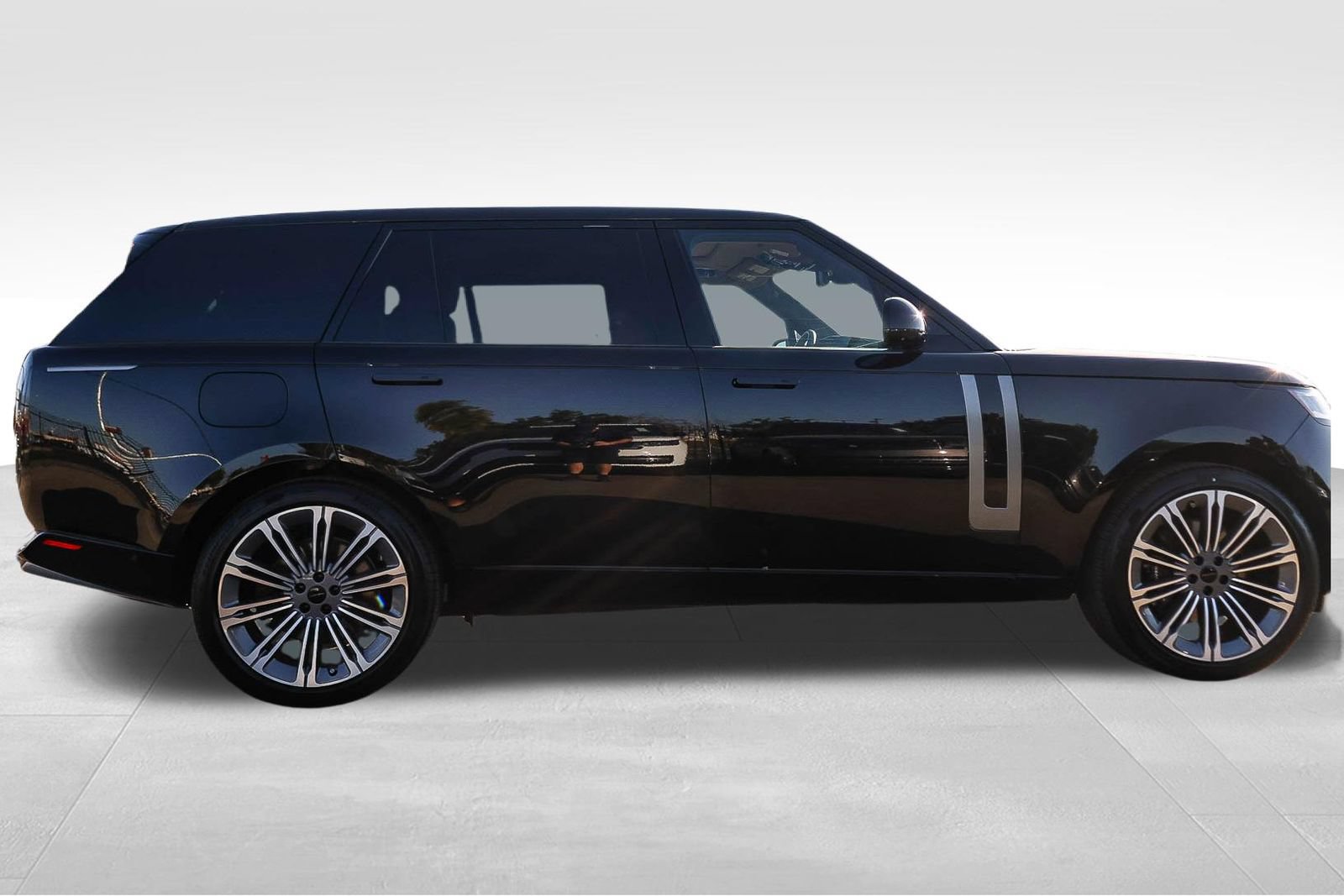 New 2026 Land Rover Range Rover Long Wheelbase SE AWD/4WD image 4