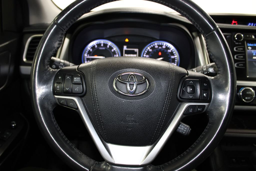 Used 2017 Toyota Highlander XLE image 35