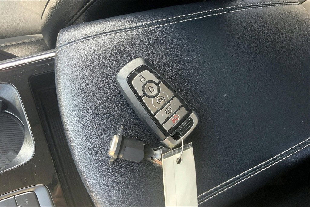 Used 2020 Ford Edge Titanium image 12