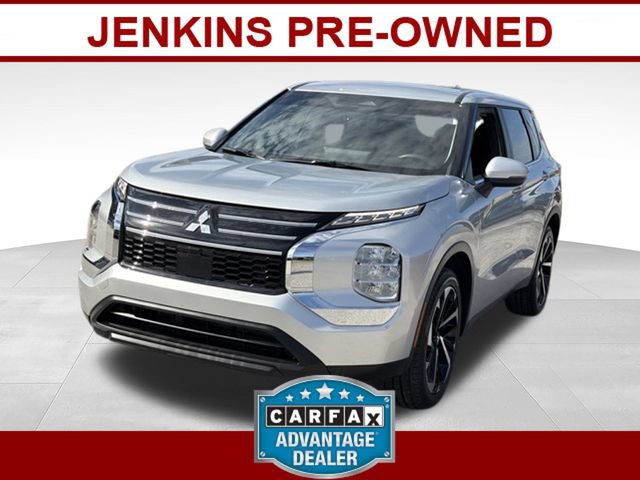 Used 2025 Mitsubishi Outlander ES FWD image 1