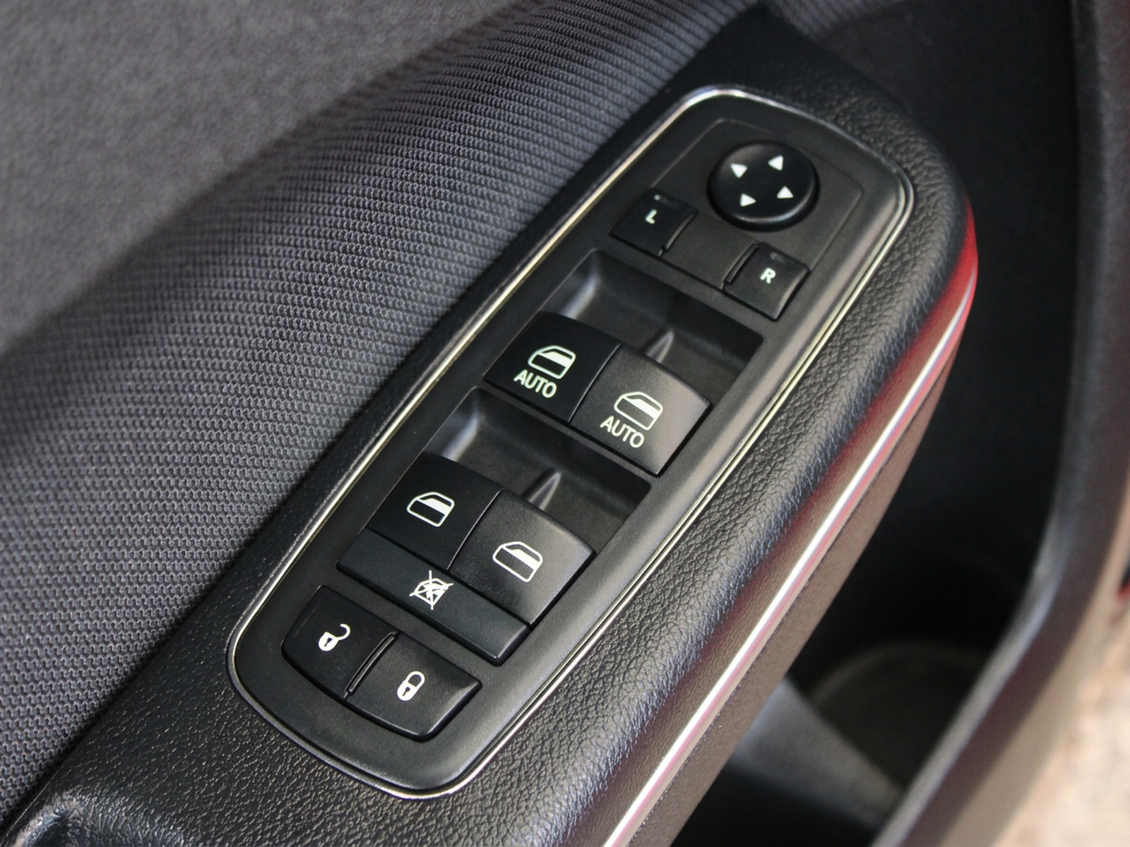 Used 2018 Dodge Charger SXT RWD image 10