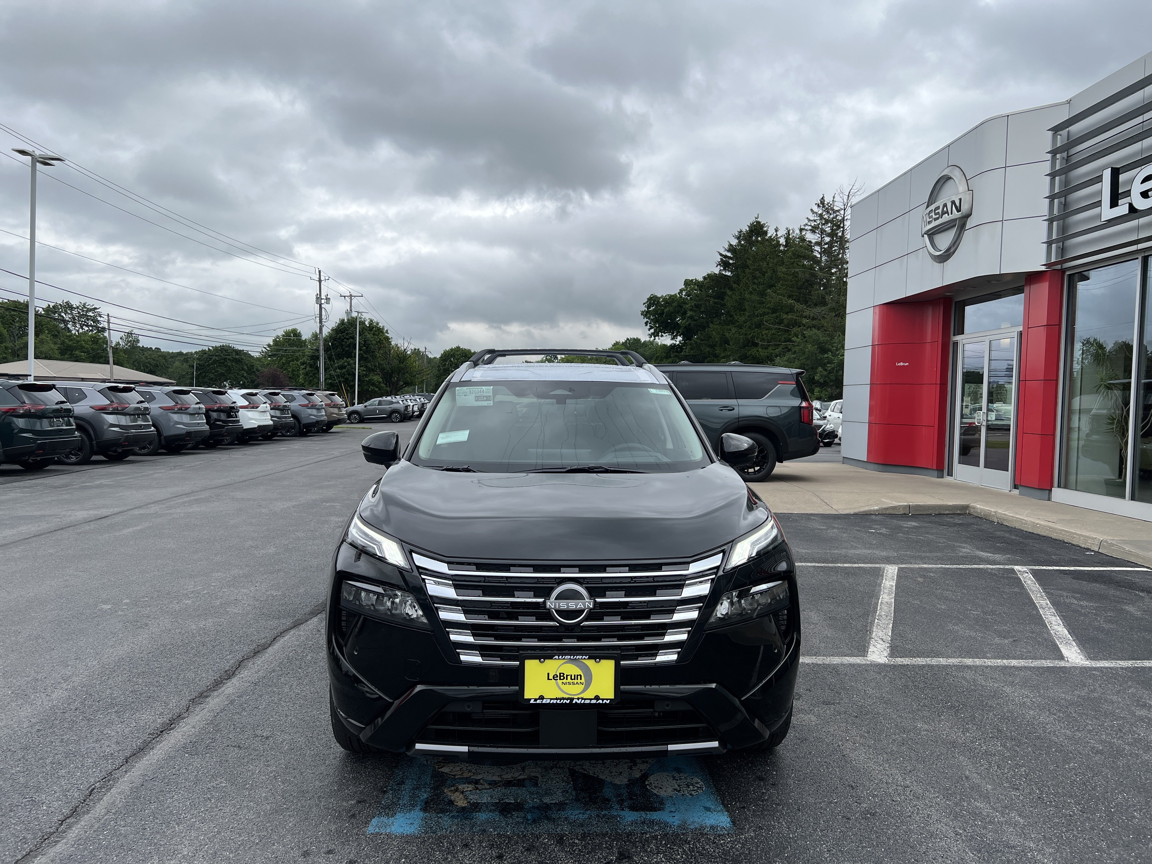 New 2026 Nissan Rogue Platinum w/ Platinum Premium Package AWD/4WD image 2