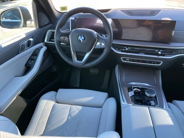 Used 2026 BMW X5 xDrive50e w/ Premium Package image 9