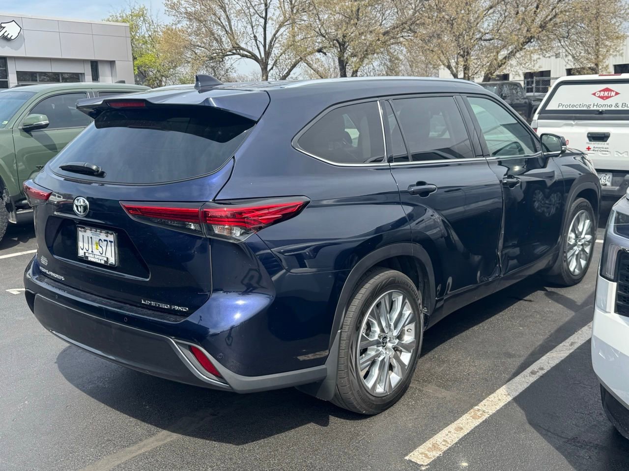 Used 2023 Toyota Highlander Limited image 6