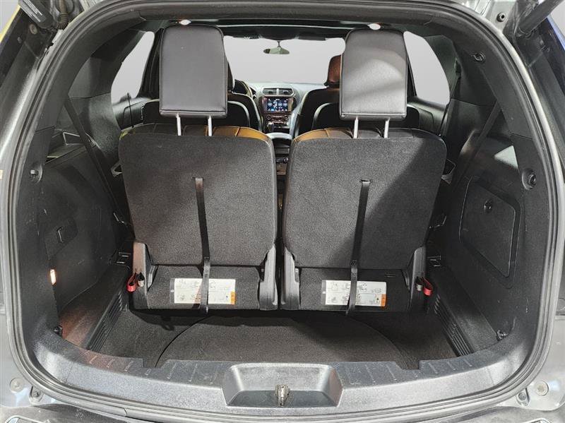 Used 2018 Ford Explorer XLT w/ Equipment Group 202A AWD/4WD image 36