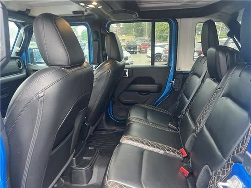 Used 2022 Jeep Wrangler Unlimited Sahara AWD/4WD image 35
