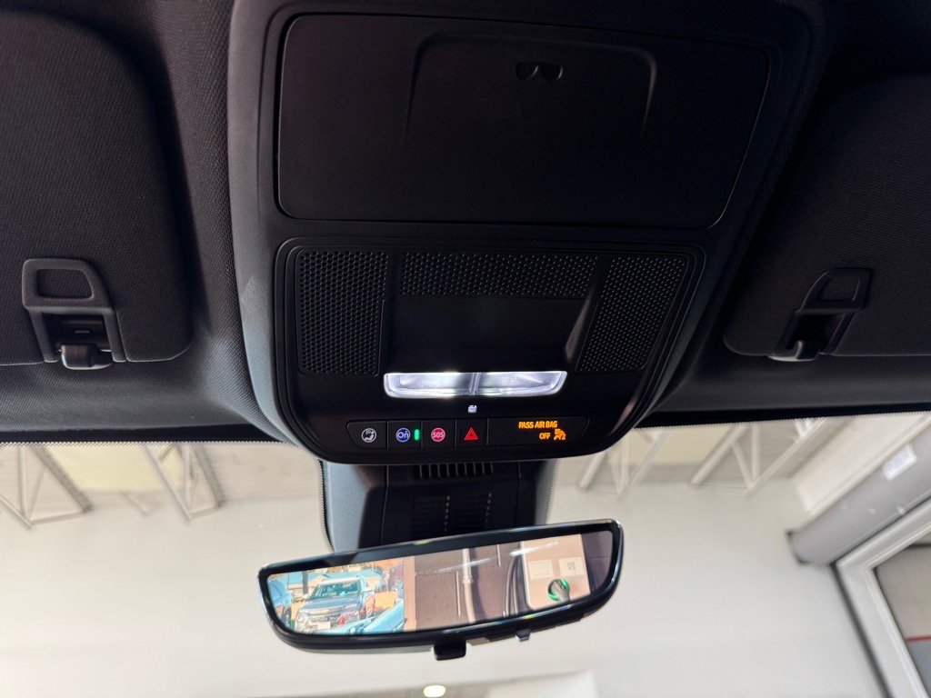 Used 2025 Chevrolet Equinox LT w/ Convenience Package II image 24