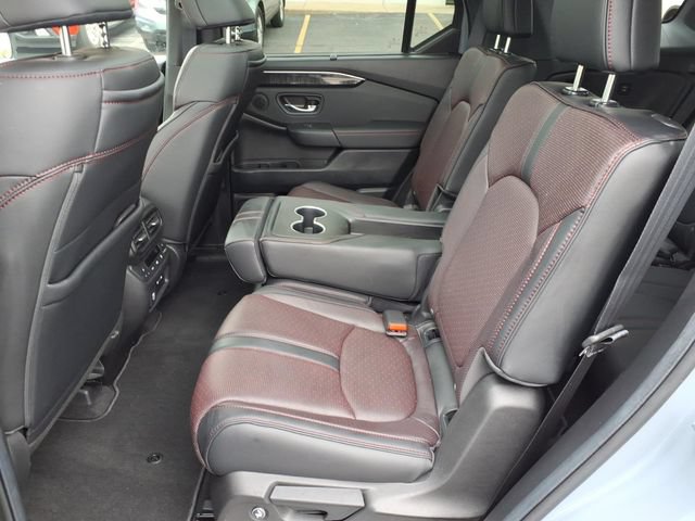 Certified 2025 Honda Pilot Black Edition image 7