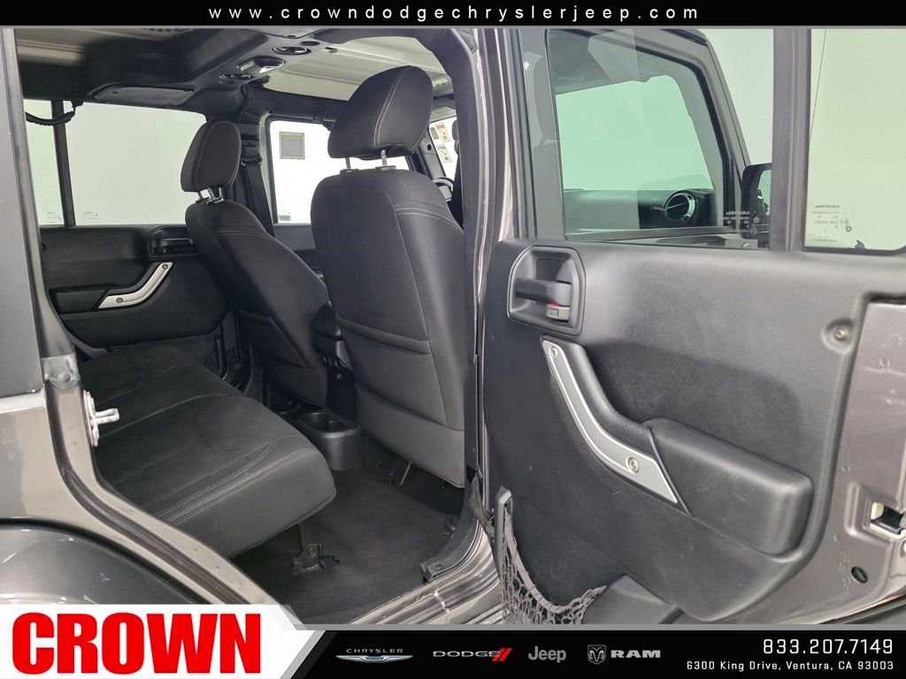 Used 2016 Jeep Wrangler Unlimited Sahara w/ Connectivity Group image 15