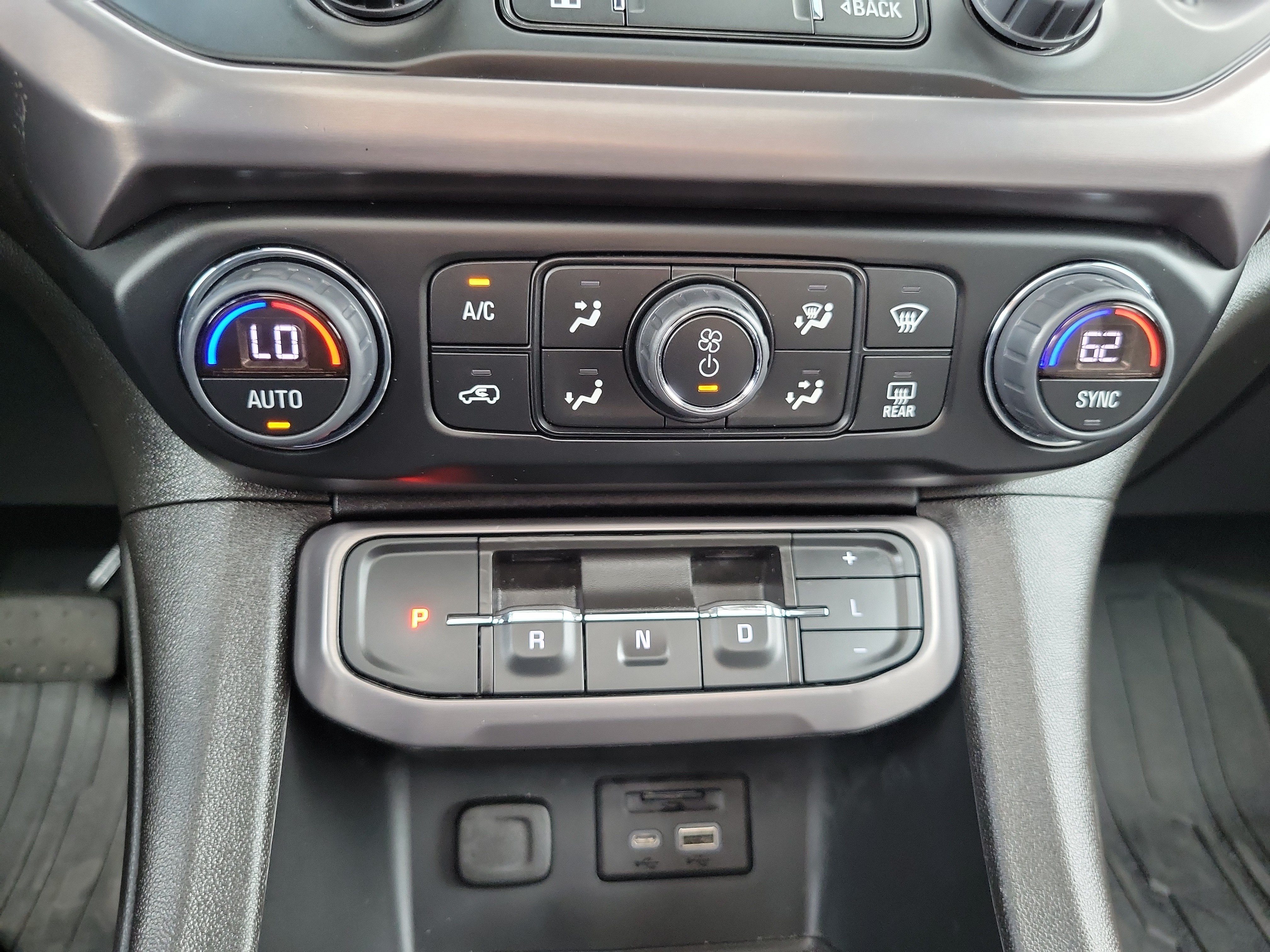 Used 2023 GMC Acadia AT4 w/ Technology Package AWD/4WD image 24