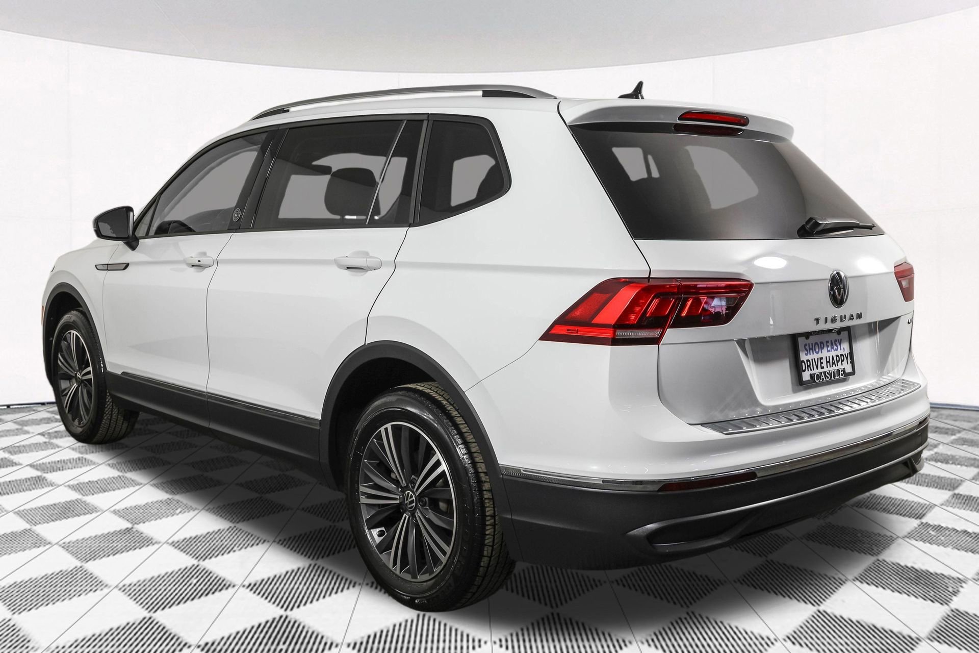 Used 2024 Volkswagen Tiguan Wolfsburg Edition image 18