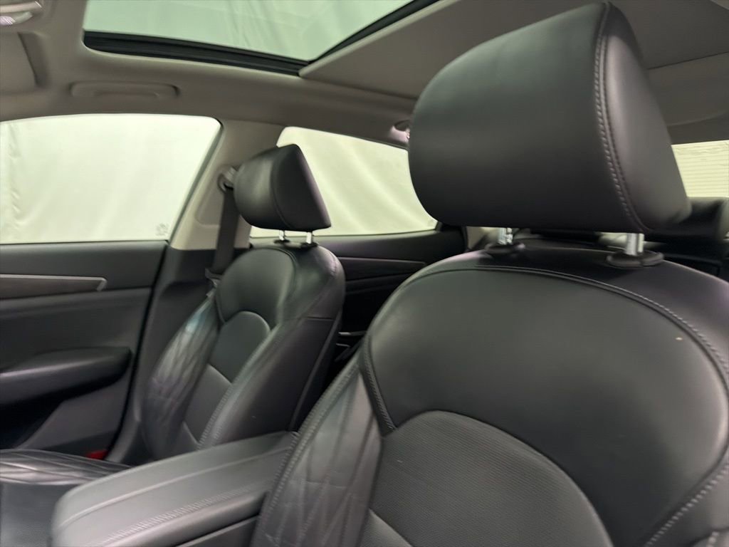 Used 2020 Kia Cadenza Limited image 14