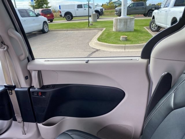 Used 2024 Chrysler Pacifica Touring-L FWD image 24