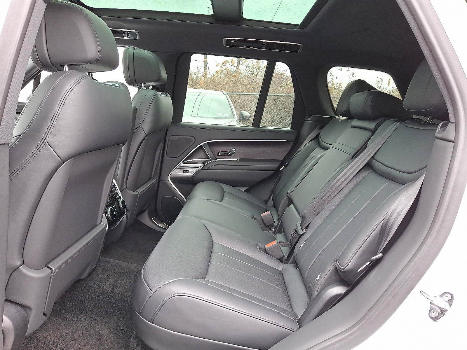 New 2025 Land Rover Range Rover SE image 5