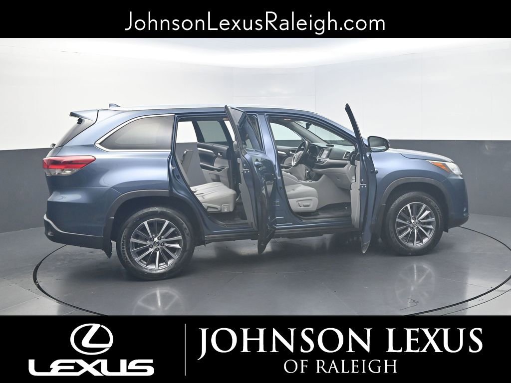 Used 2019 Toyota Highlander XLE image 24