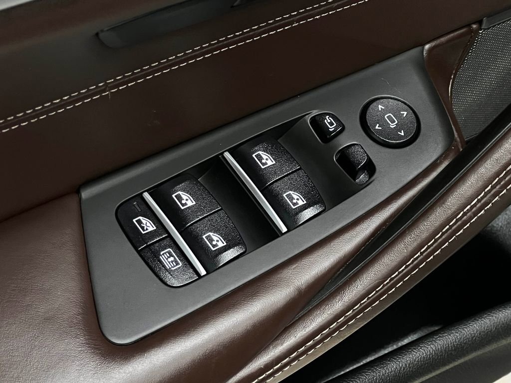 Used 2019 BMW M550i xDrive image 17