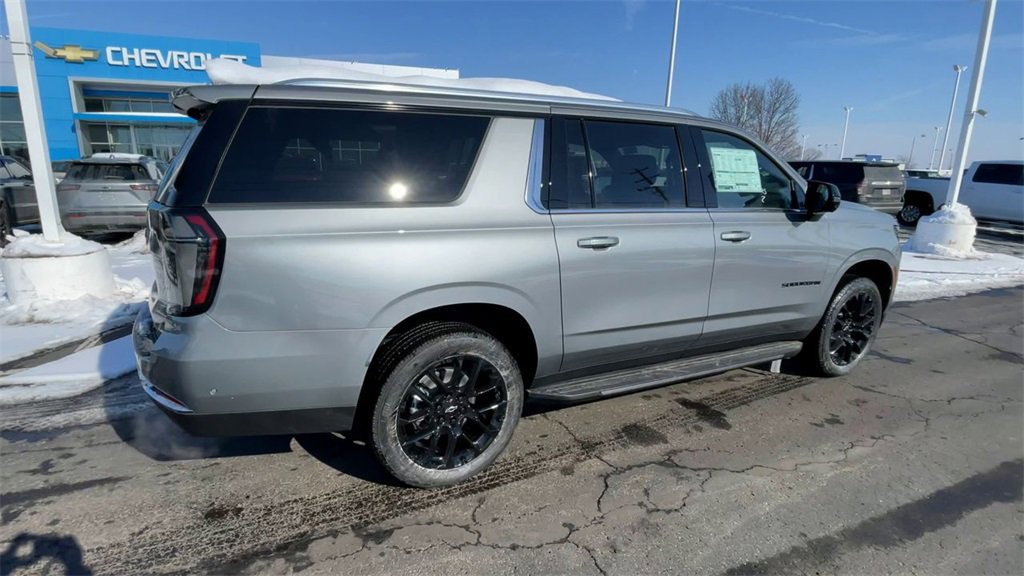 New 2026 Chevrolet Suburban LT w/ Comfort Package image 2