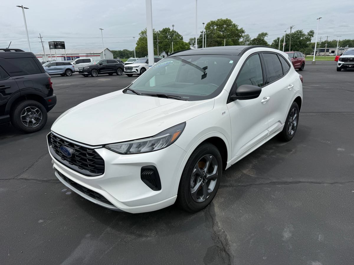 Used 2023 Ford Escape ST-Line w/ Tech Pack #1 AWD/4WD video 1