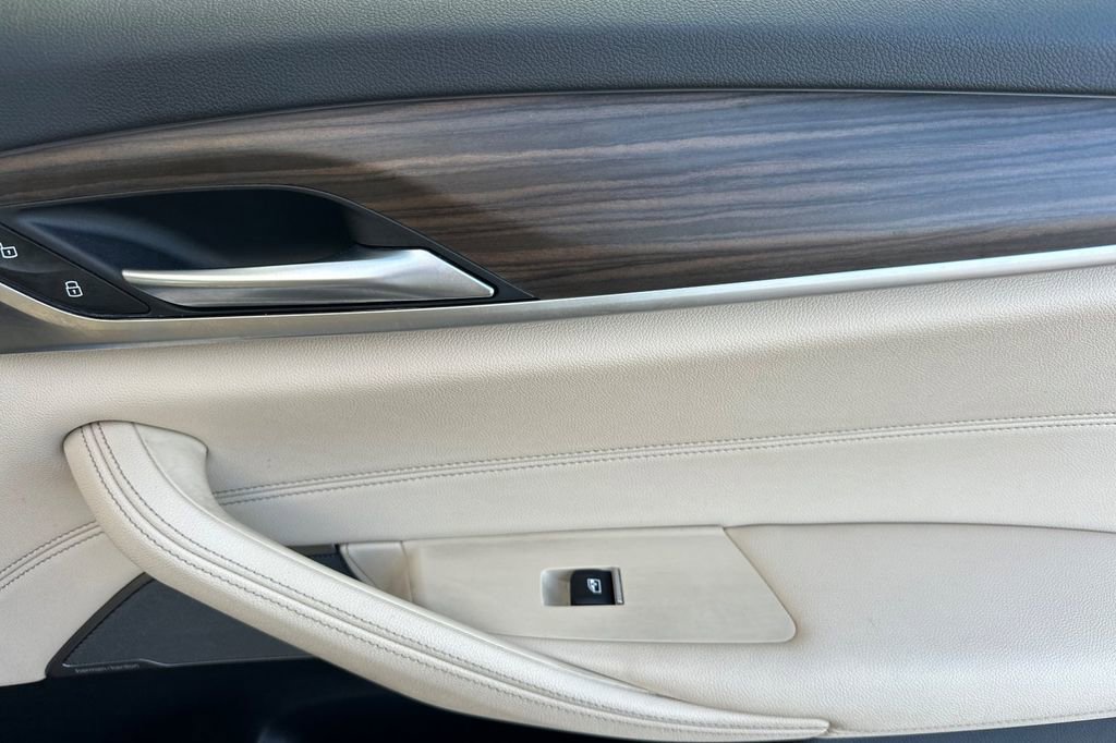 Used 2021 BMW 530i w/ Premium Package image 18