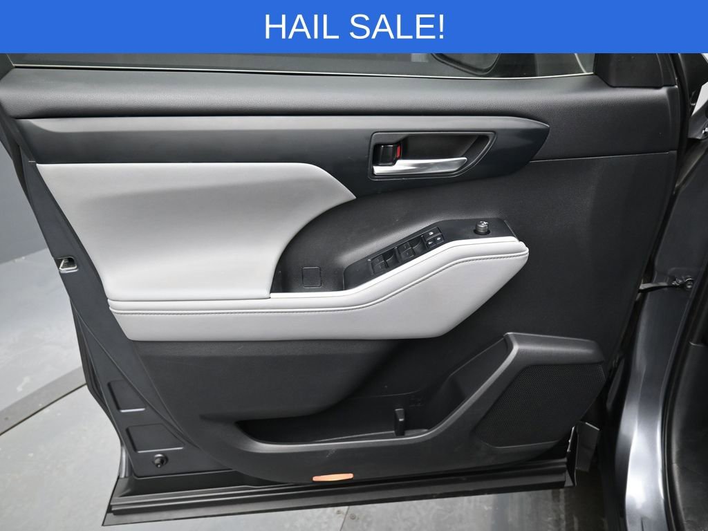 Certified 2020 Toyota Highlander XLE image 11