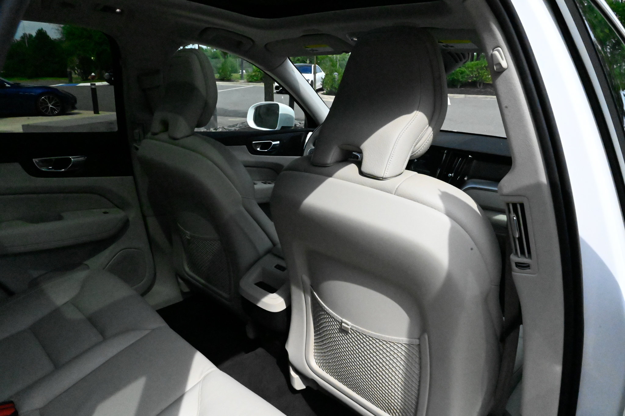 Used 2019 Volvo XC60 T5 Momentum w/ Multimedia Package AWD/4WD image 50