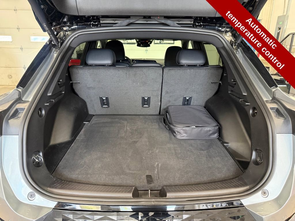 Used 2024 Chevrolet Equinox EV RS w/ LPO, Trailering Package FWD image 38