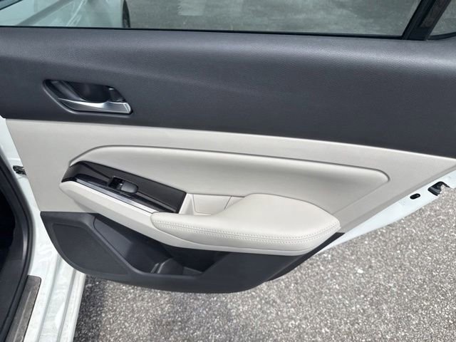 Used 2024 Nissan Altima 2.5 SL FWD image 19