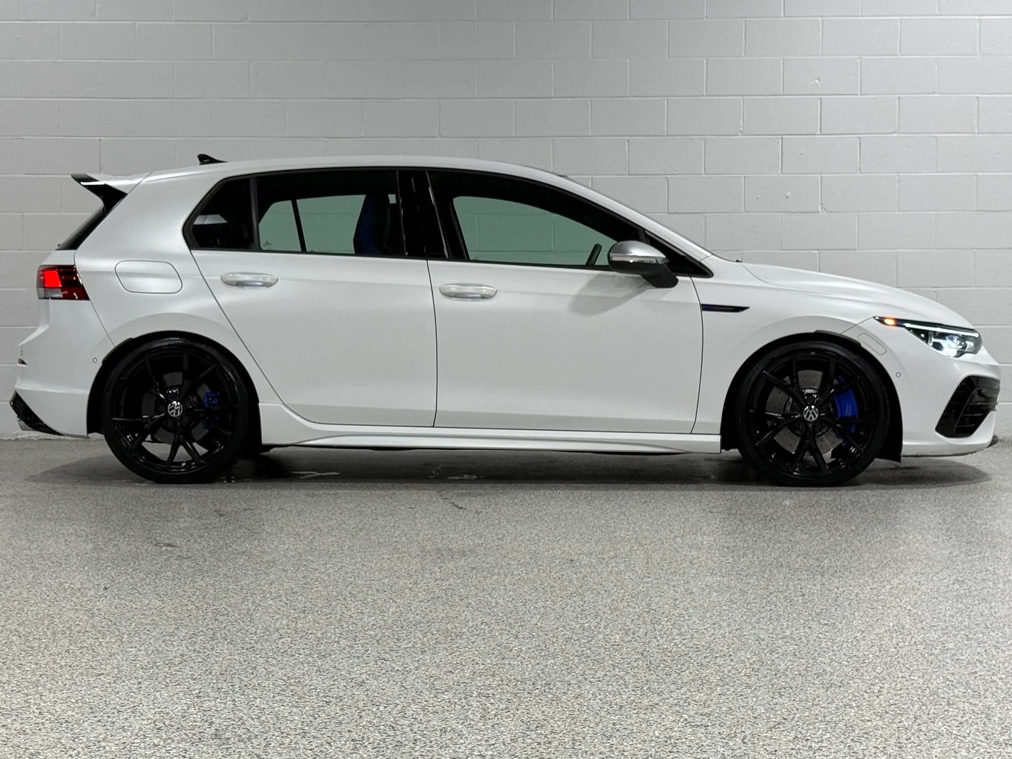 Used 2023 Volkswagen Golf R AWD/4WD image 5