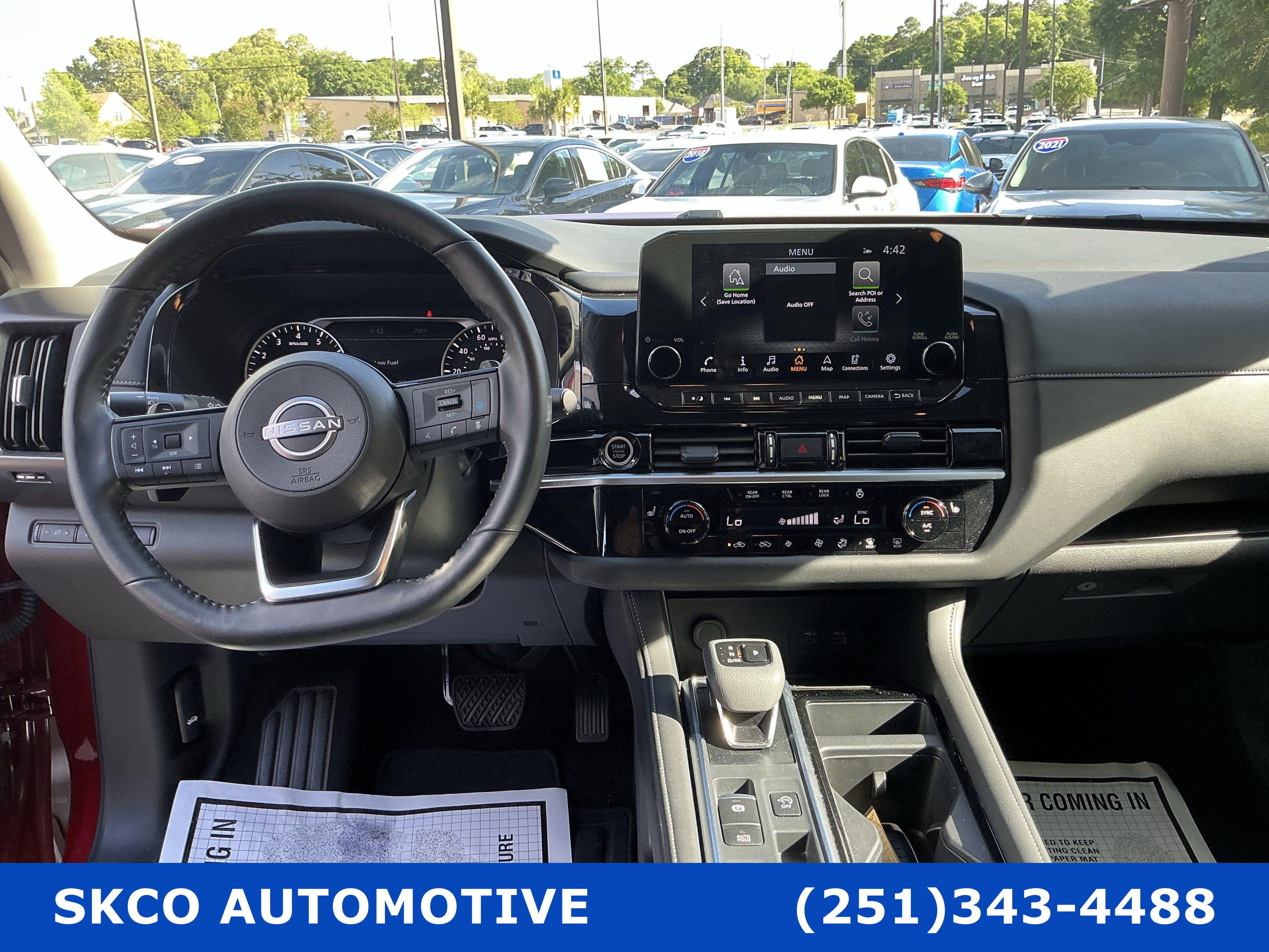 Used 2024 Nissan Pathfinder SL FWD image 15