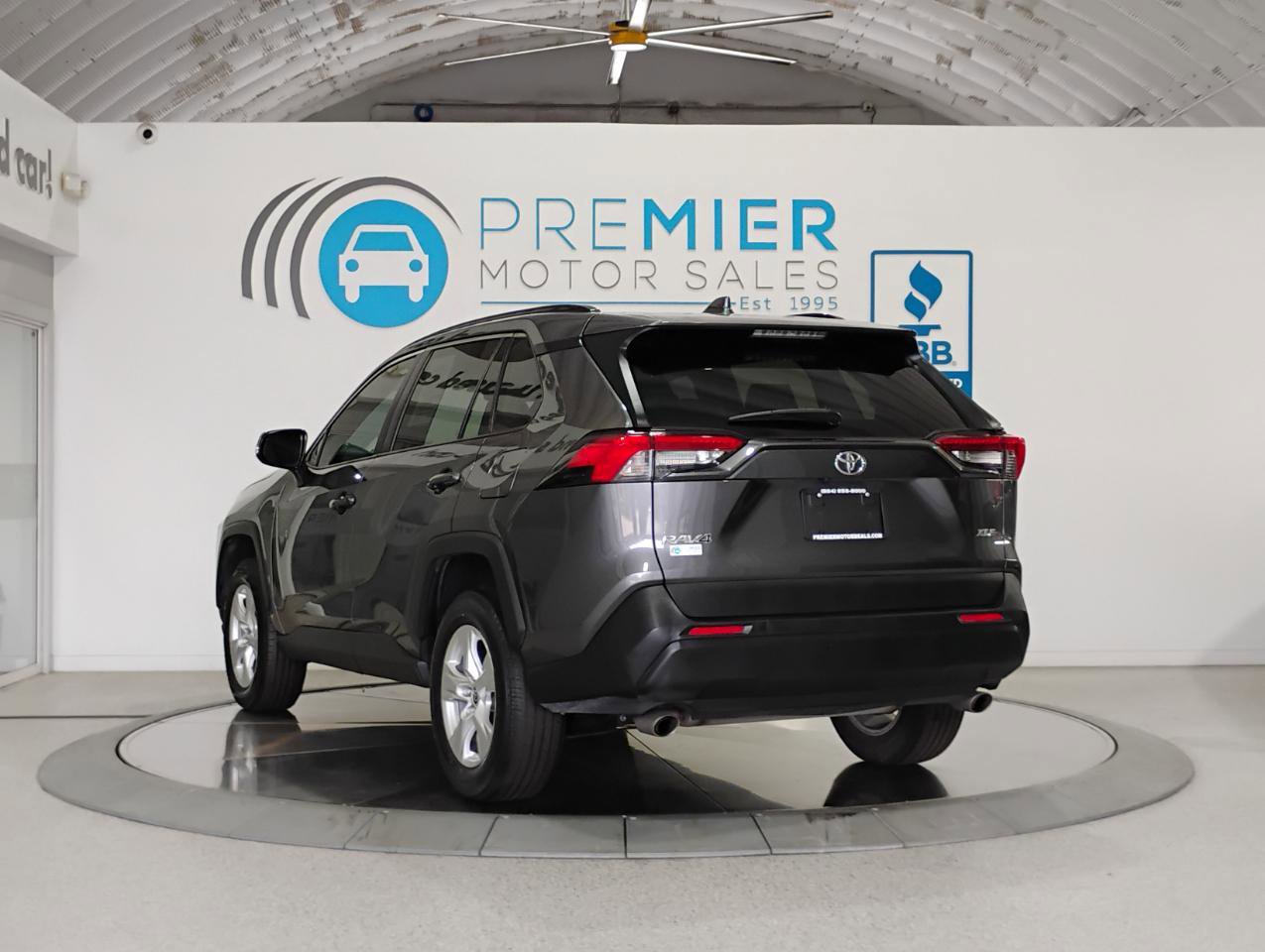 Used 2021 Toyota RAV4 XLE FWD image 5
