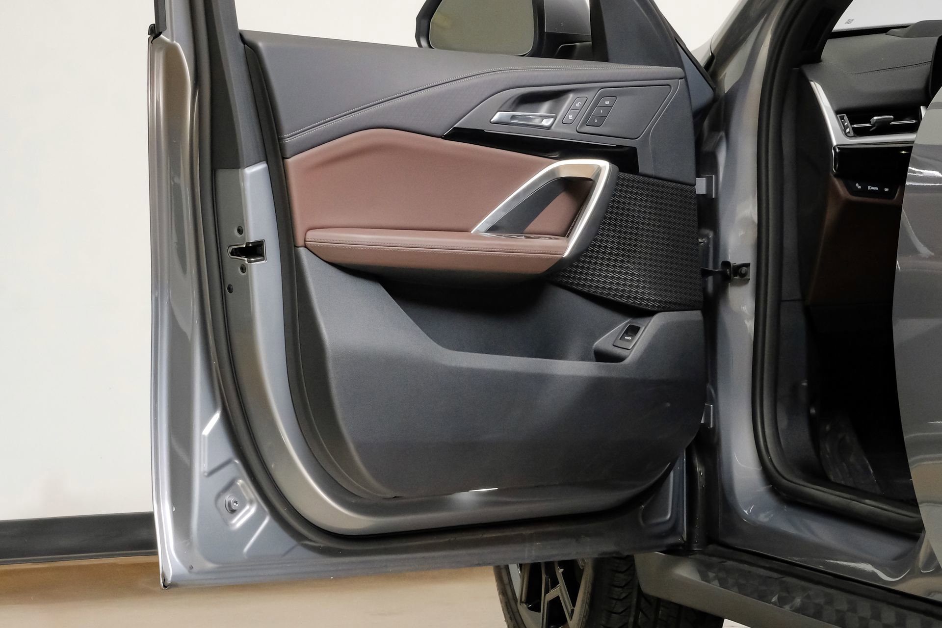 Used 2025 BMW X2 xDrive28i image 44