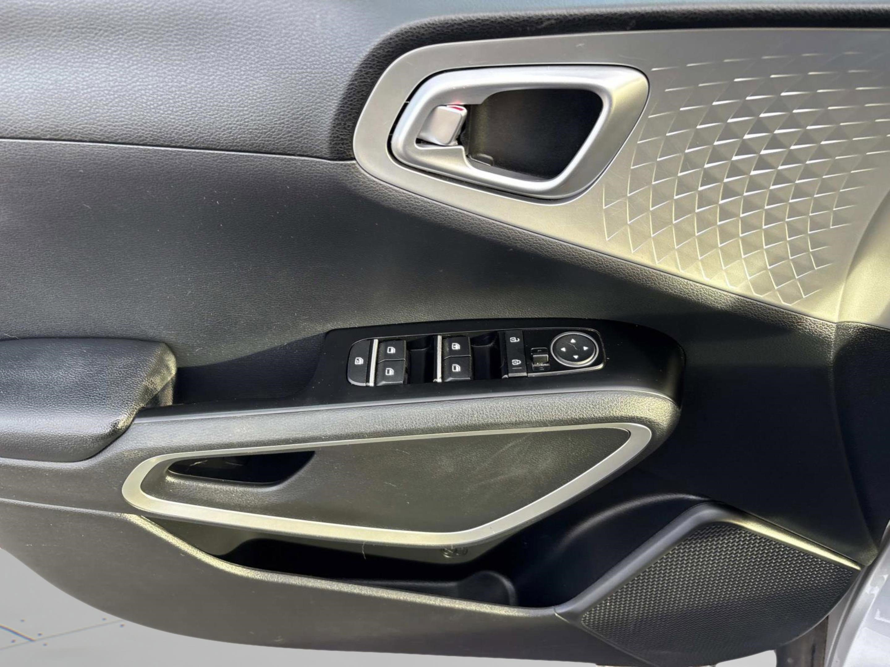 Used 2020 Kia Soul LX image 23